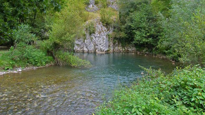 Reka Gradac Kupanje Informacije I Zanimljivosti Turizmopedija